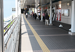 北野田駅から徒歩1分の好立地。
駅から直結したベルヒル（ショッピングモール）内にありますので、気軽に通院していただけます。