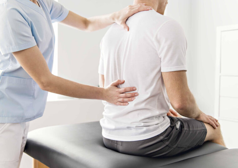 間違った腰痛ケアは逆効果？ぎっくり腰・立ち仕事腰痛・デスクワーク腰痛の違いと正しい対処法