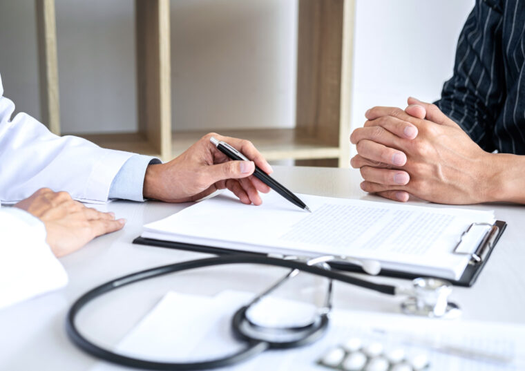 手術が怖いあなたへ。腰痛を根本から改善するための整骨院活用法